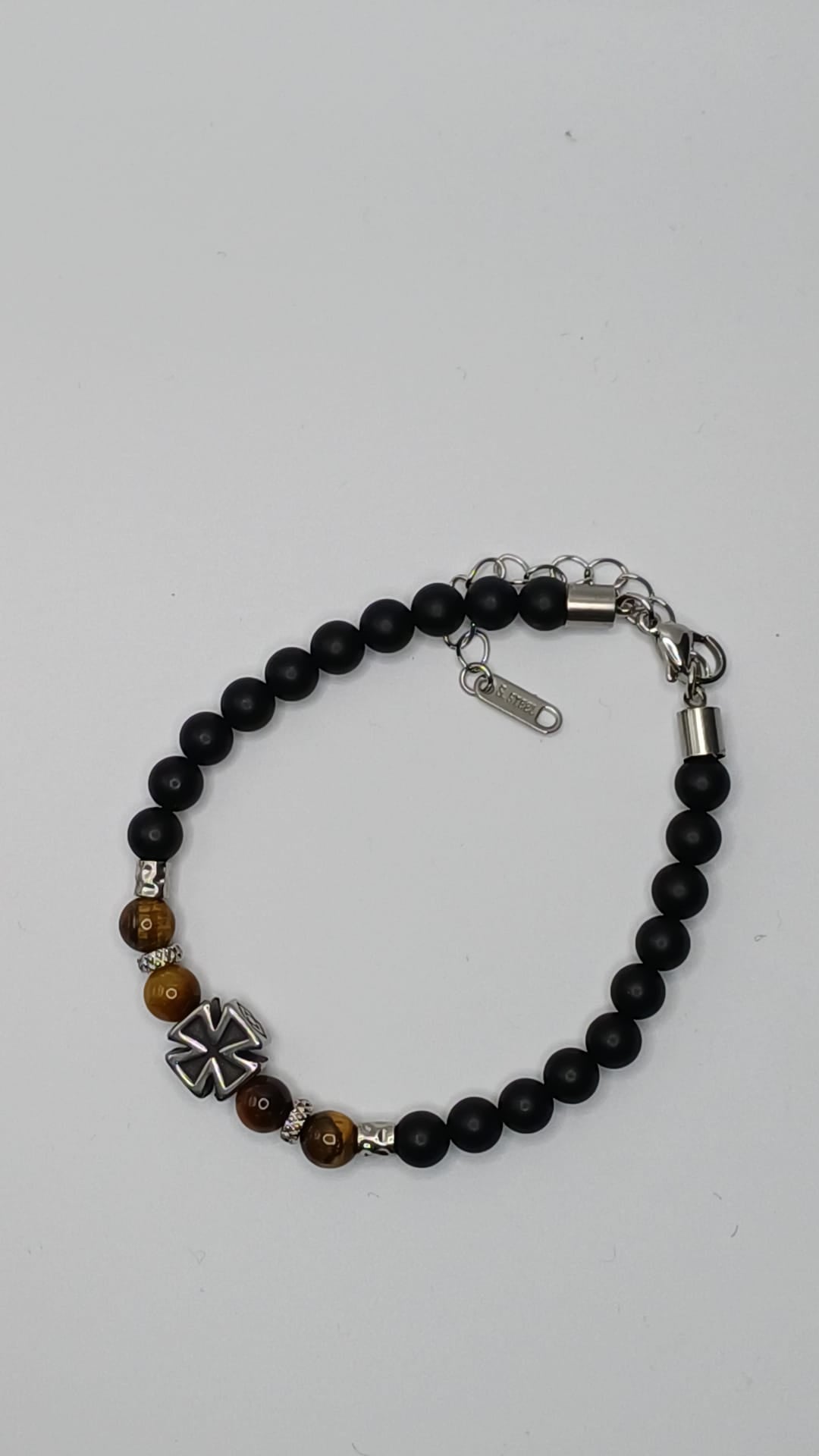 CRYSTAL BEAD BRACELET Onyx Maltese cross